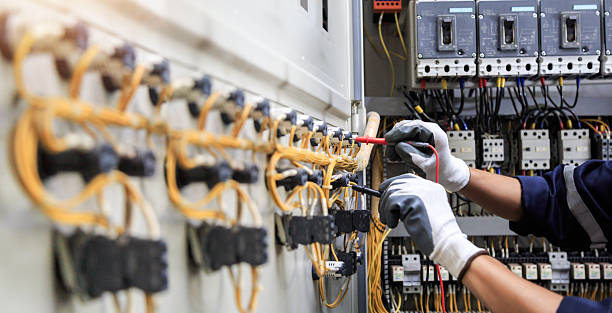 Professional Electrician technician working in Washington Heights, NY